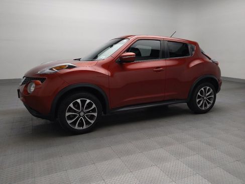 Used 2017 Nissan Juke SV image 2