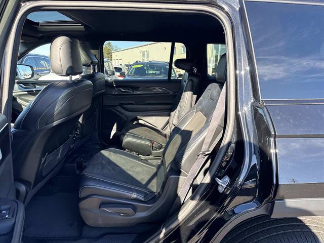 Used 2023 Jeep Grand Cherokee L Laredo AWD/4WD image 7