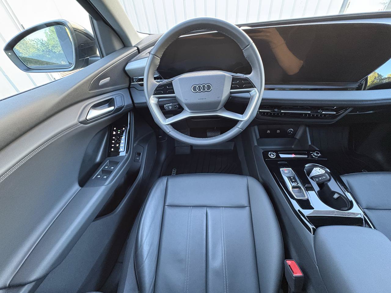 Used 2025 Audi Q6 e-tron Premium Plus w/ Premium Plus AWD/4WD image 4