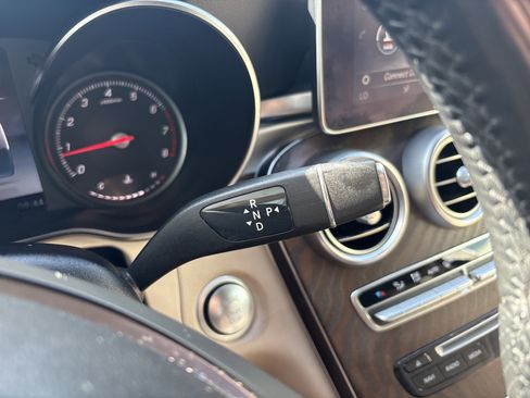 Used 2018 Mercedes-Benz GLC 300 4MATIC image 26