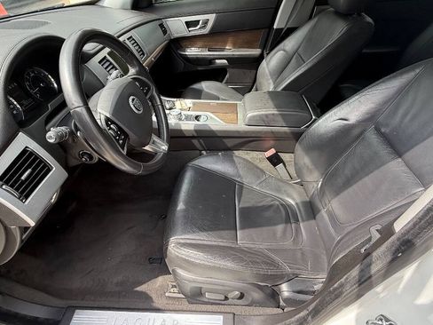 Used 2013 Jaguar XF RWD image 45