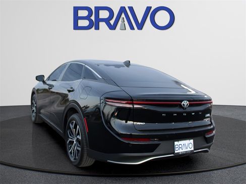 Used 2023 Toyota Crown Limited image 7