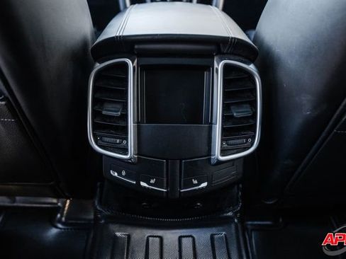 Used 2015 Porsche Cayenne Turbo image 59