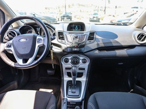 Used 2014 Ford Fiesta SE FWD image 2