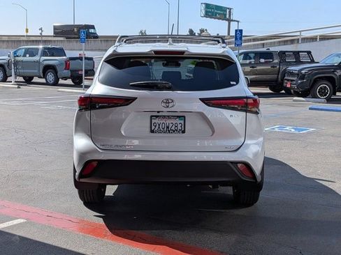 Used 2026 Toyota Highlander XLE AWD/4WD image 9