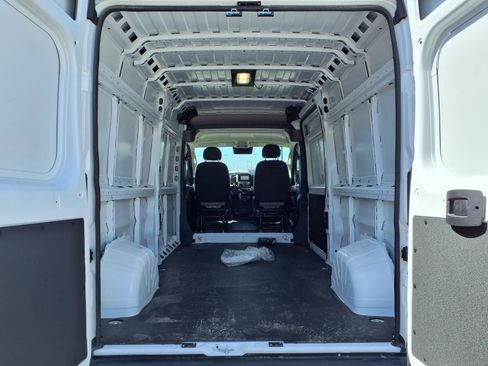 Used 2025 RAM ProMaster 2500 w/ Convenience Group FWD image 17