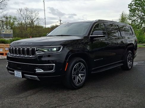 Used 2024 Jeep Wagoneer L Series II w/ Flexible Seating Group AWD/4WD image 6