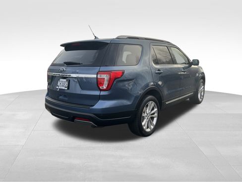 Used 2019 Ford Explorer XLT w/ Equipment Group 202A image 5