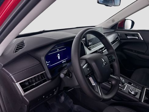 Used 2024 Mitsubishi Outlander SE image 23