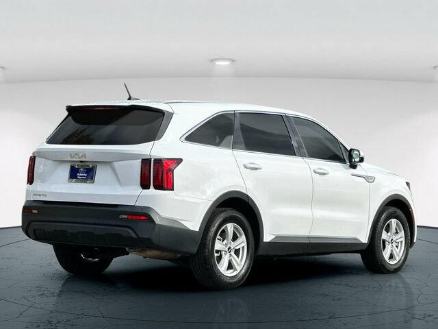 Used 2023 Kia Sorento LX FWD image 6