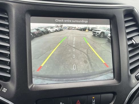 Certified 2021 Jeep Cherokee Trailhawk w/ Comfort/Convenience Group image 35