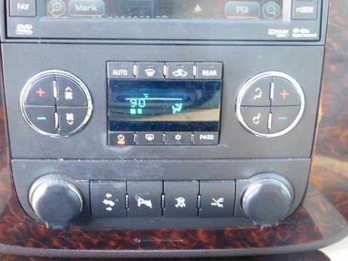 Used 2011 GMC Yukon Denali image 16