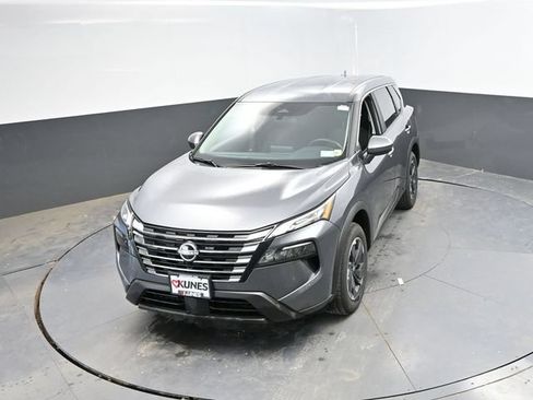 Used 2025 Nissan Rogue SV AWD/4WD image 39
