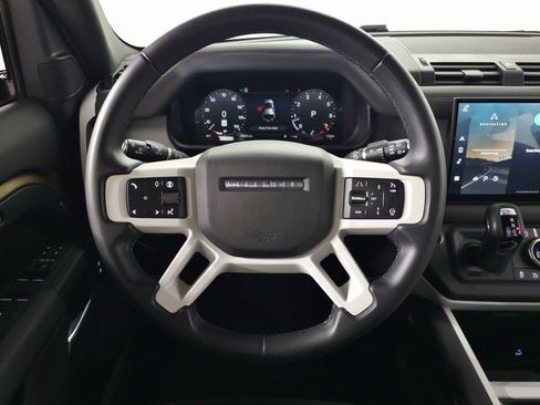 Used 2025 Land Rover Defender 110 S image 20