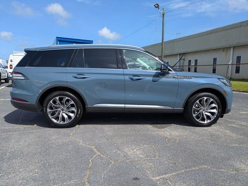 New 2026 Lincoln Aviator AWD image 3