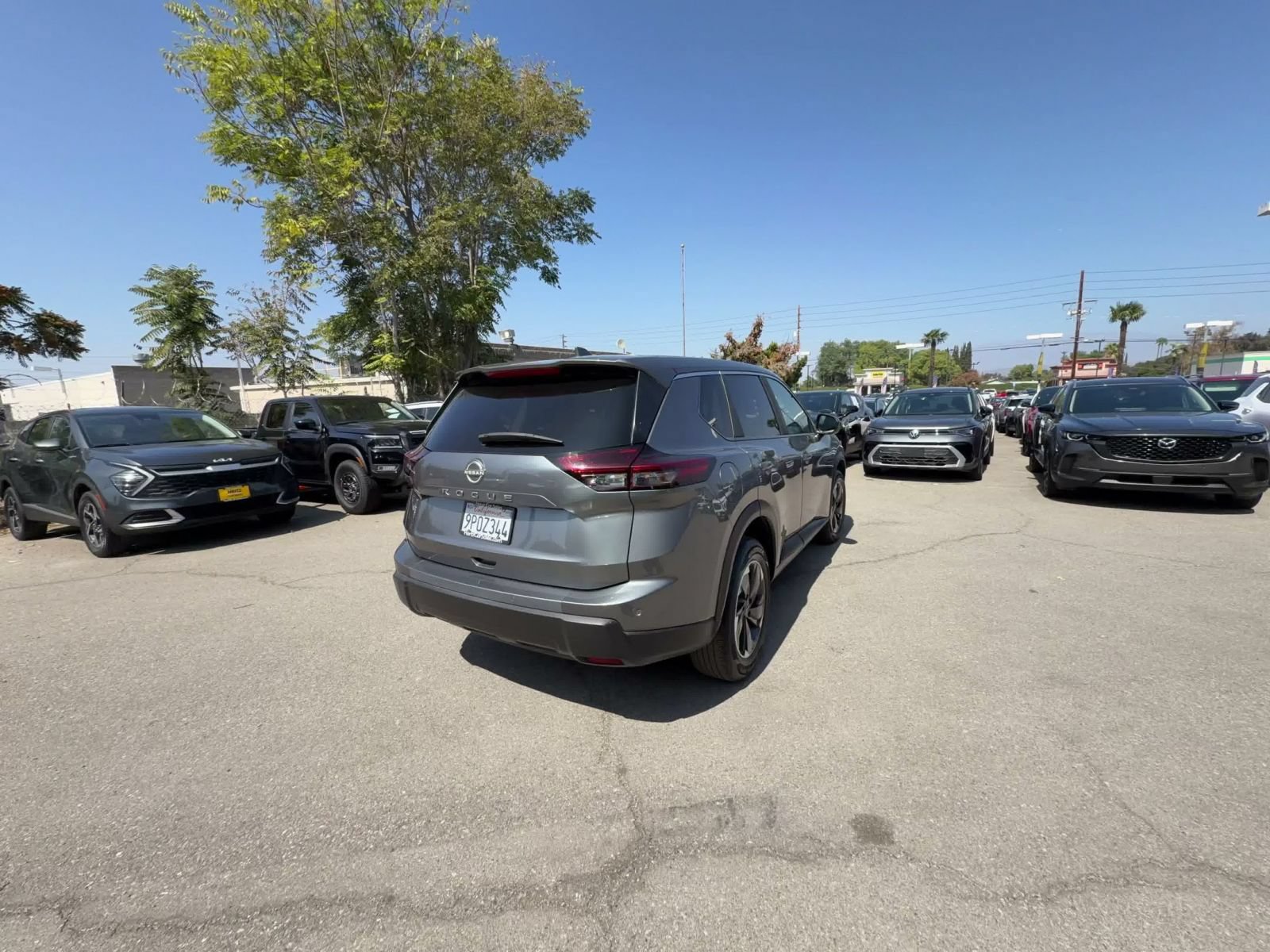 Used 2025 Nissan Rogue SV FWD image 14