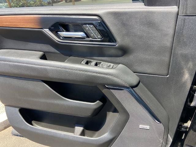 Used 2025 GMC Yukon Denali AWD/4WD image 17