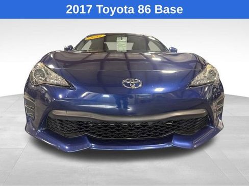 Used 2017 Toyota 86 image 2