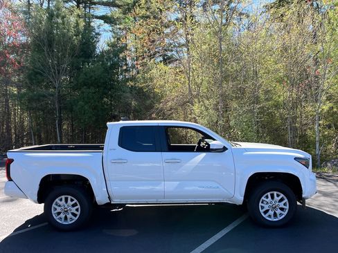 New 2025 Toyota Tacoma SR5 AWD/4WD image 6