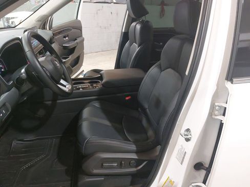 Used 2023 Honda Pilot Touring image 16