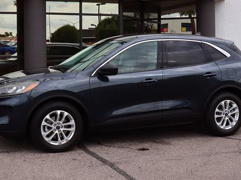 Used 2022 Ford Escape SE w/ Cold Weather Package FWD image 7