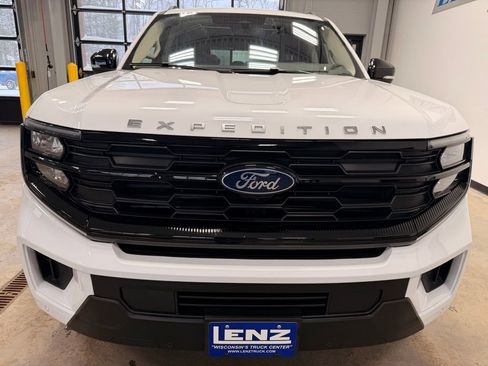 Used 2025 Ford Expedition Active AWD/4WD image 3