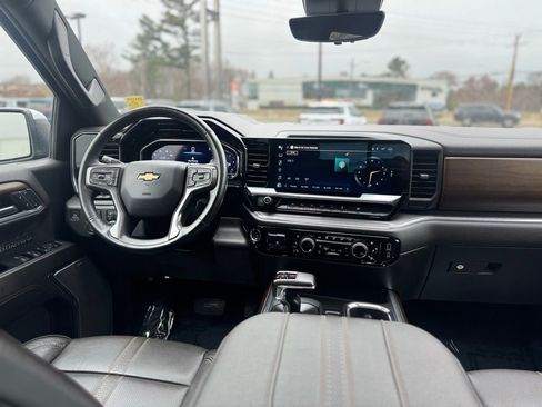 Used 2024 Chevrolet Silverado 1500 High Country w/ Technology Package image 12
