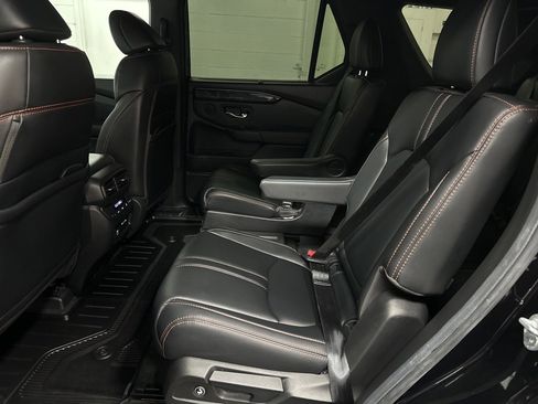 Used 2025 Honda Pilot TrailSport image 24