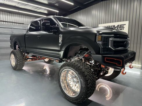 Used 2022 Ford F250 Platinum AWD/4WD image 2