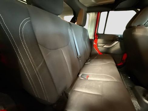 Used 2017 Jeep Wrangler Unlimited Rubicon w/ Connectivity Group AWD/4WD image 25