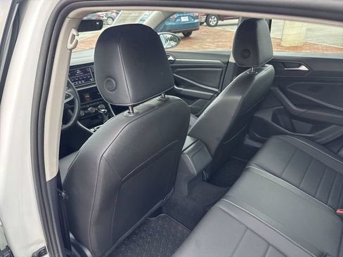Used 2024 Volkswagen Jetta SE FWD image 25