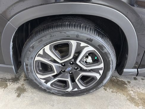 Used 2023 Subaru Ascent Touring image 8