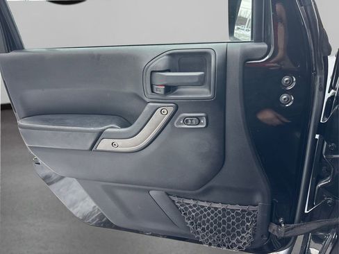 Used 2013 Jeep Wrangler Sahara image 21