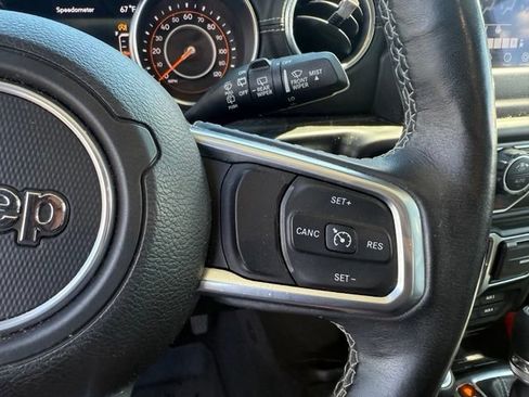 Used 2019 Jeep Wrangler Unlimited Sahara w/ LED Lighting Group AWD/4WD image 33