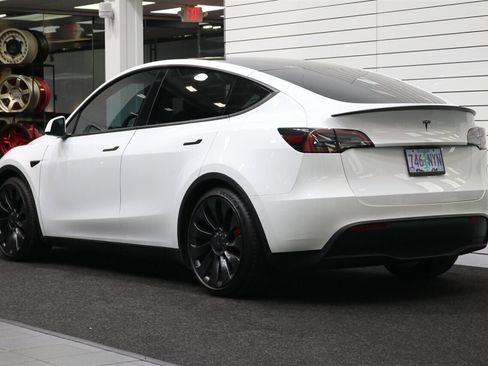 Used 2023 Tesla Model Y Performance image 5