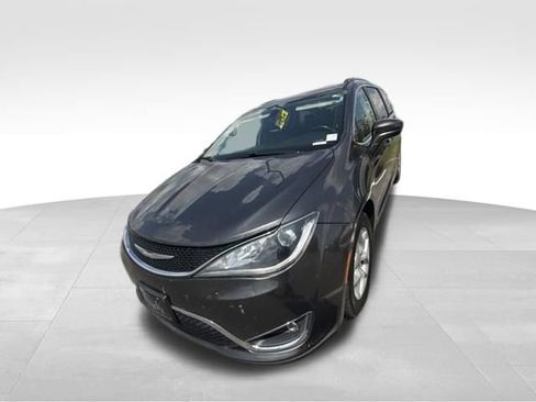 Used 2018 Chrysler Pacifica Touring-L Plus w/ Tire & Wheel Group FWD image 3