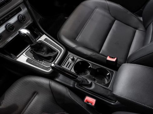 Used 2015 Volkswagen Golf S FWD image 22