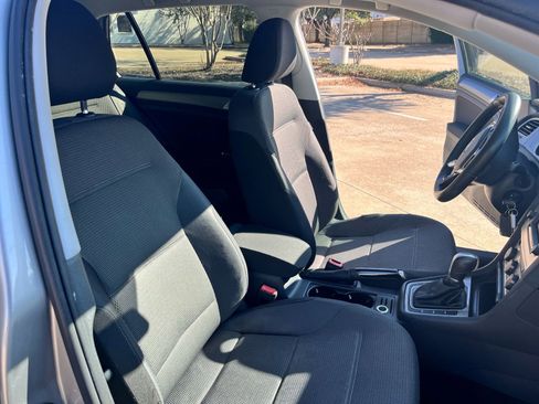 Used 2016 Volkswagen Golf S image 15