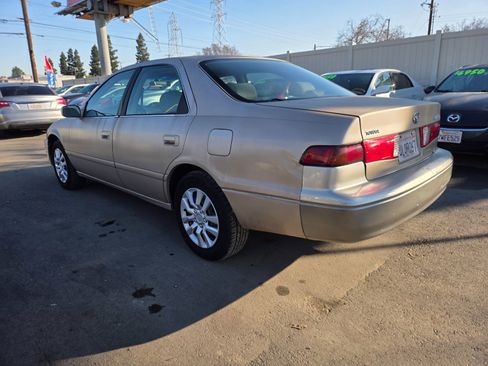 Used 2000 Toyota Camry CE image 2