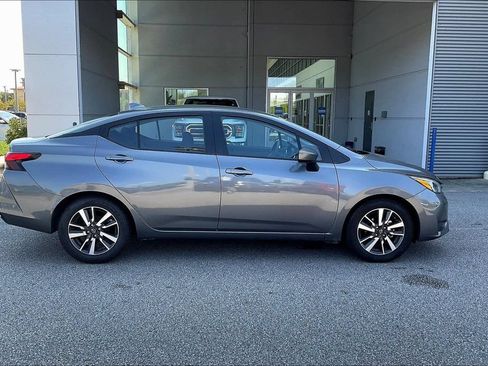 Used 2025 Nissan Versa SV FWD image 7