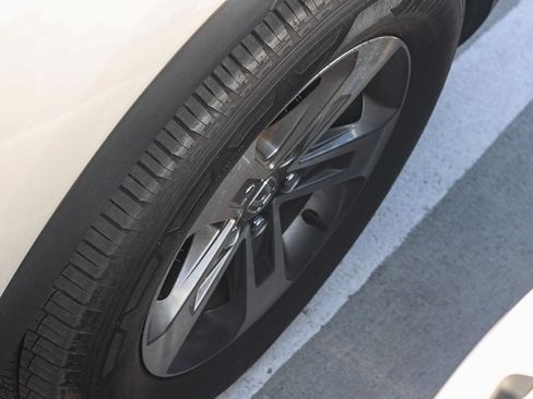 Used 2025 Honda Pilot EX-L image 10