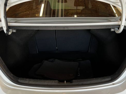 Used 2017 Hyundai Elantra SE image 8