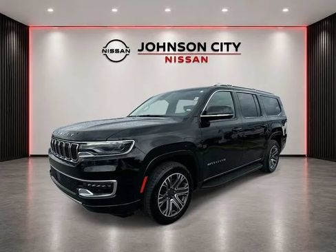 Used 2024 Jeep Wagoneer L Series II w/ Flexible Seating Group AWD/4WD image 9