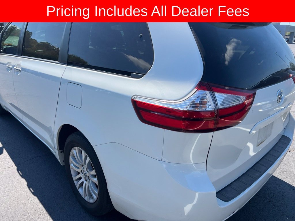 Used 2017 Toyota Sienna XLE FWD image 25