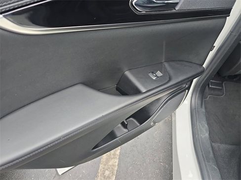 Used 2023 Lincoln Nautilus FWD image 9