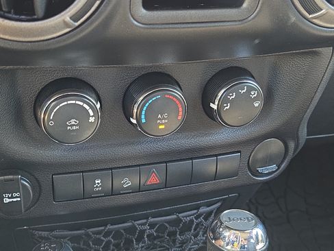 Used 2017 Jeep Wrangler Unlimited Sport w/ Connectivity Group AWD/4WD image 25