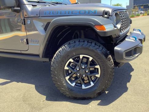 Used 2025 Jeep Wrangler Unlimited Rubicon 4xe w/ Convenience Group AWD/4WD image 3