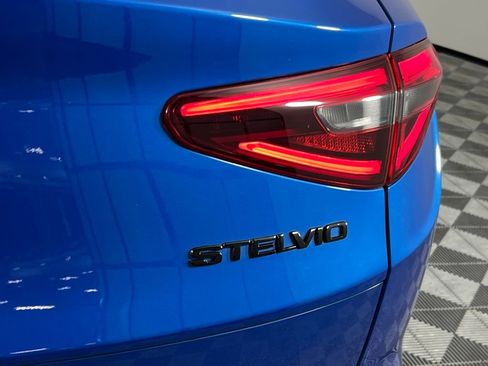 Used 2023 Alfa Romeo Stelvio Veloce image 12