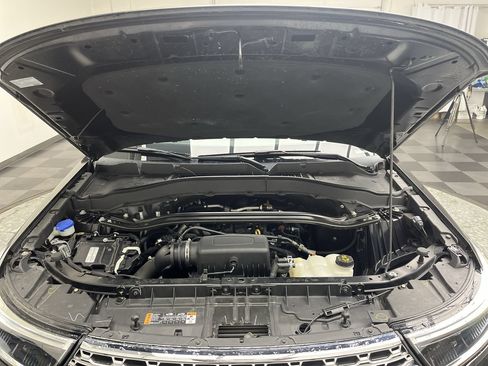 Used 2021 Ford Explorer Limited w/ Equipment Group 301A AWD/4WD image 33