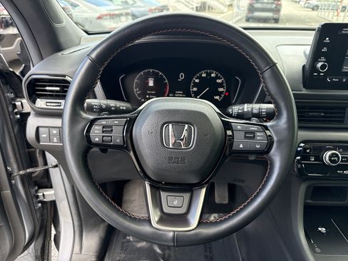 Certified 2025 Honda Pilot TrailSport image 18